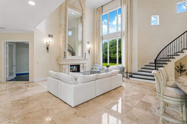 2825 Jockey Circle W, Davie, FL 33330
