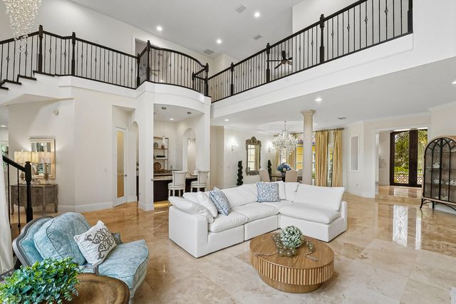 2825 Jockey Circle W, Davie, FL 33330