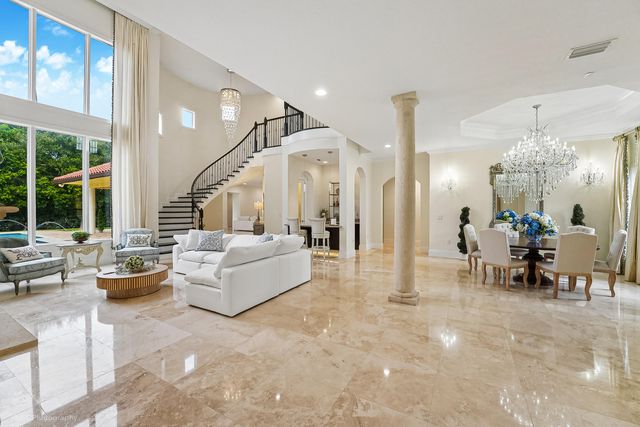 2825 Jockey Circle W, Davie, FL 33330