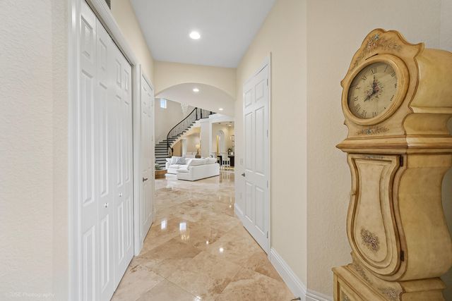 2825 Jockey Circle W, Davie, FL 33330