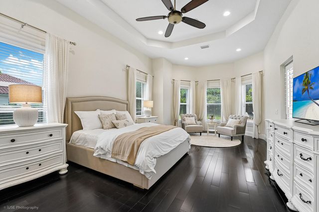 2825 Jockey Circle W, Davie, FL 33330