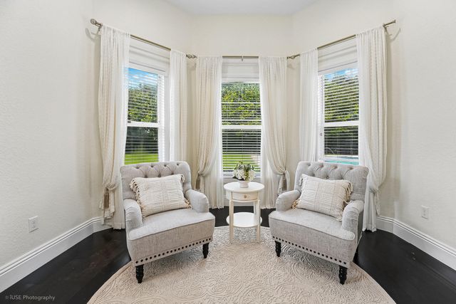 2825 Jockey Circle W, Davie, FL 33330