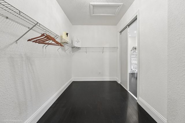 2825 Jockey Circle W, Davie, FL 33330