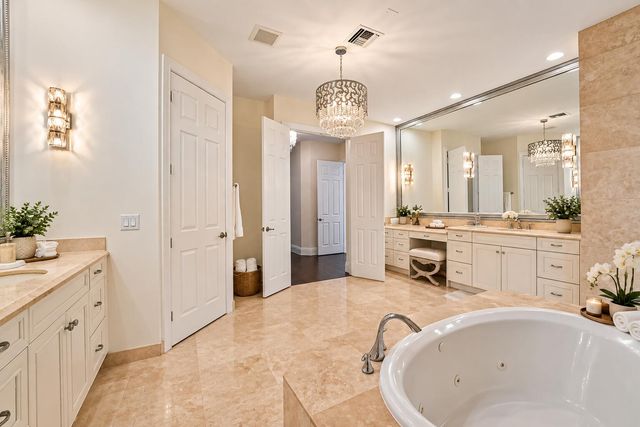 2825 Jockey Circle W, Davie, FL 33330