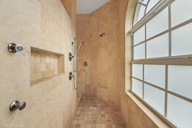 2825 Jockey Circle W, Davie, FL 33330