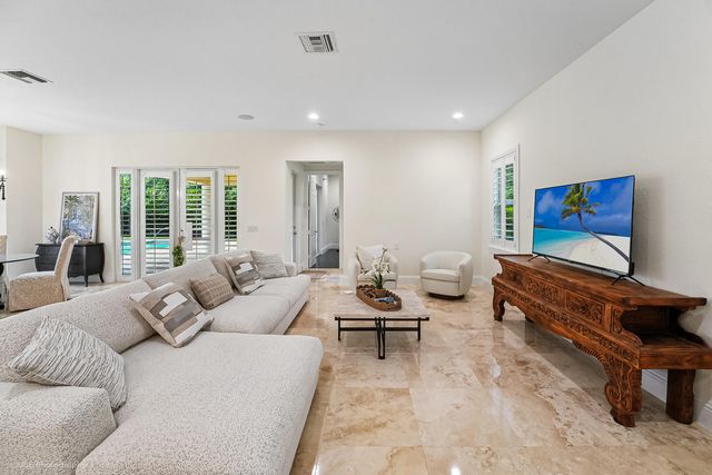 2825 Jockey Circle W, Davie, FL 33330