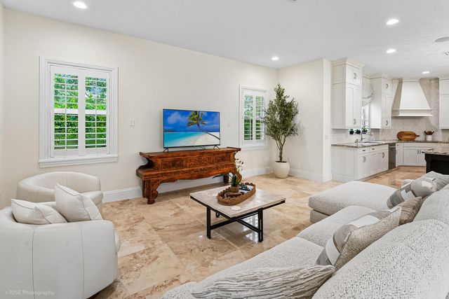 2825 Jockey Circle W, Davie, FL 33330