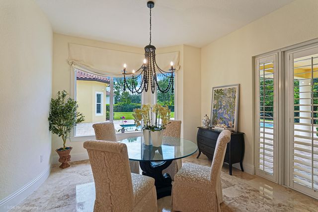 2825 Jockey Circle W, Davie, FL 33330
