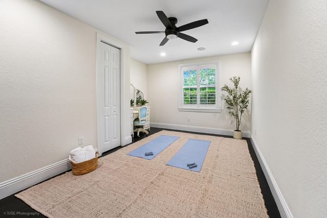 2825 Jockey Circle W, Davie, FL 33330