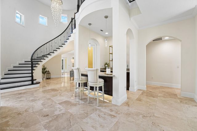 2825 Jockey Circle W, Davie, FL 33330