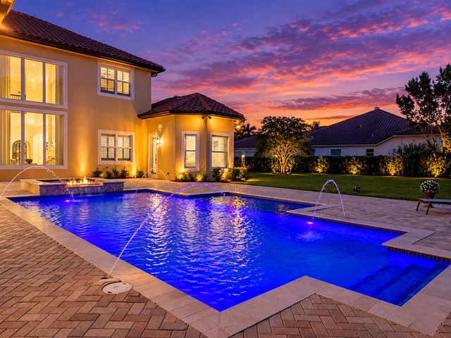 2825 Jockey Circle W, Davie, FL 33330