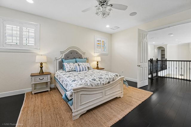 2825 Jockey Circle W, Davie, FL 33330