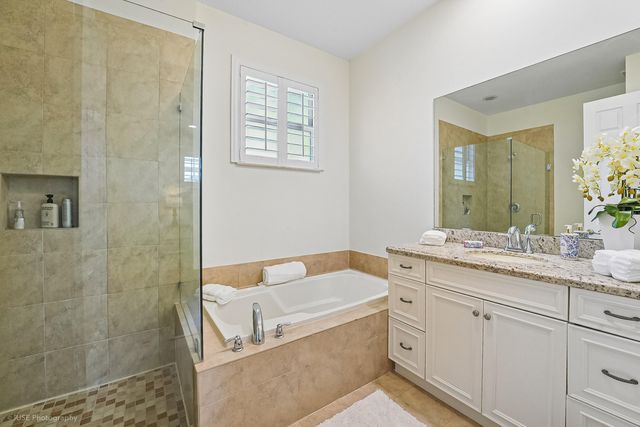 2825 Jockey Circle W, Davie, FL 33330