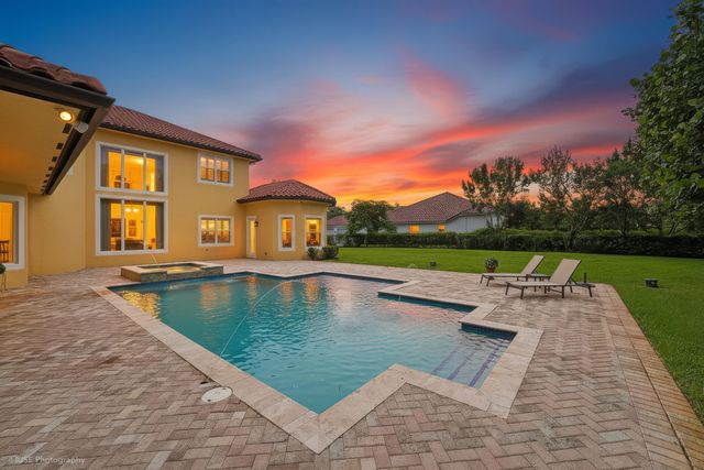 2825 Jockey Circle W, Davie, FL 33330