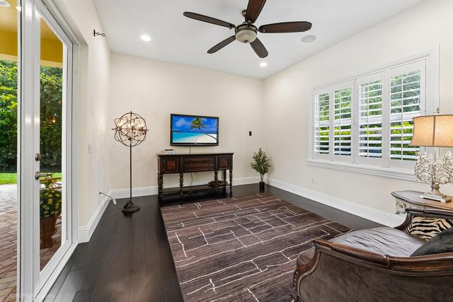 2825 Jockey Circle W, Davie, FL 33330