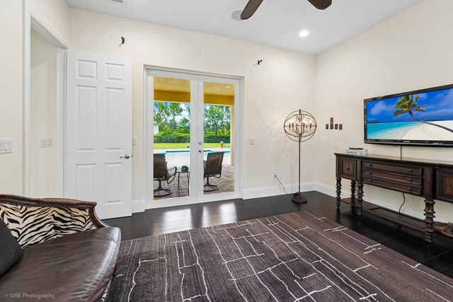 2825 Jockey Circle W, Davie, FL 33330