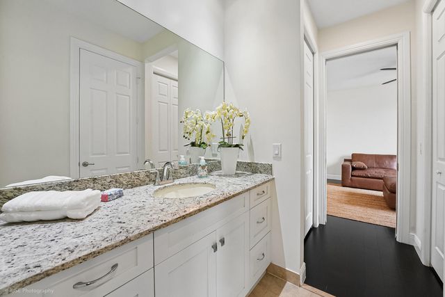 2825 Jockey Circle W, Davie, FL 33330
