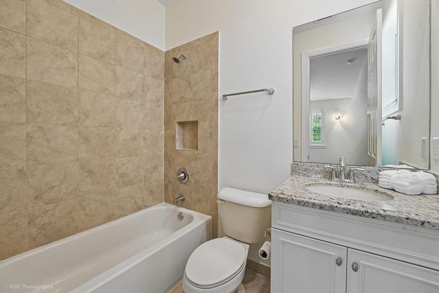 2825 Jockey Circle W, Davie, FL 33330