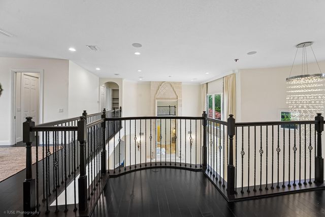 2825 Jockey Circle W, Davie, FL 33330