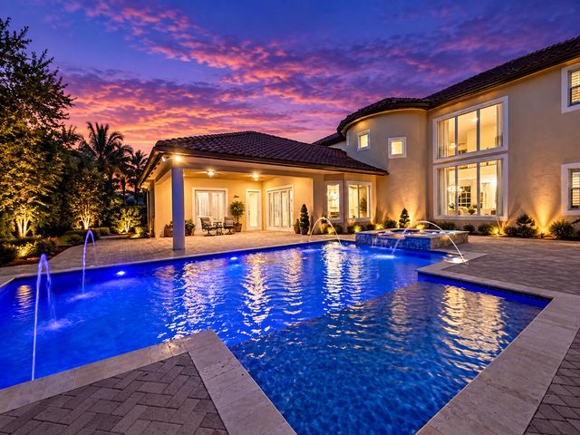 2825 Jockey Circle W, Davie, FL 33330
