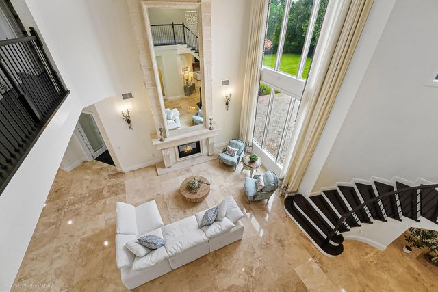 2825 Jockey Circle W, Davie, FL 33330