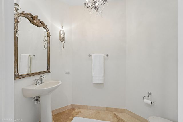 2825 Jockey Circle W, Davie, FL 33330