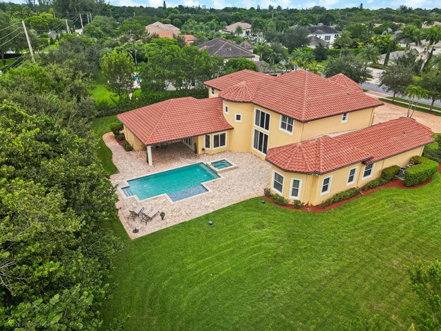 2825 Jockey Circle W, Davie, FL 33330