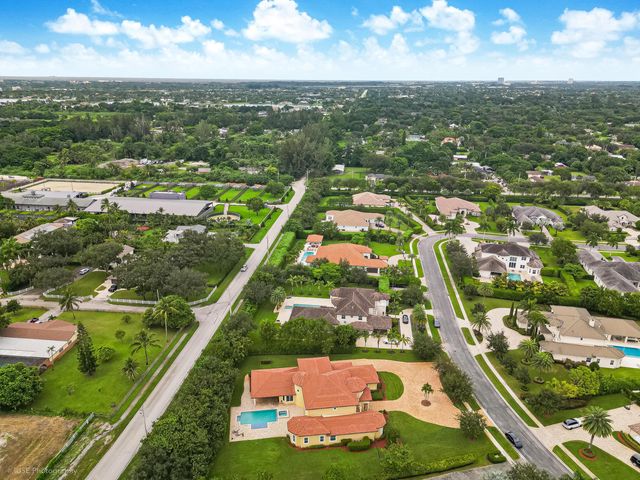 2825 Jockey Circle W, Davie, FL 33330