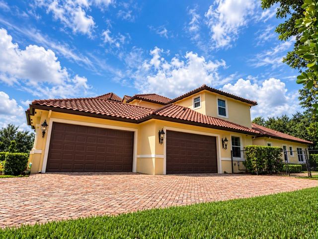 2825 Jockey Circle W, Davie, FL 33330