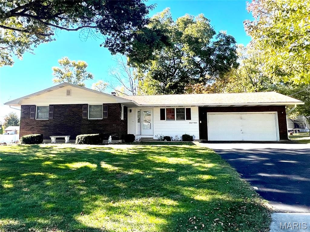 707 S Library Street, Waterloo, IL 62298