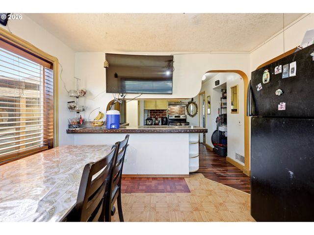 14144 Se POWELL Blvd, Portland, OR 97236