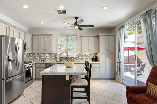 868 Panella, Oceanside, CA 92057