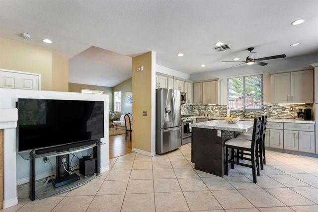 868 Panella, Oceanside, CA 92057