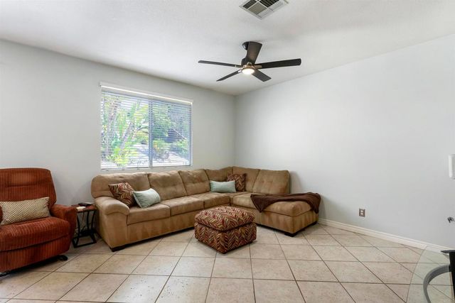 868 Panella, Oceanside, CA 92057