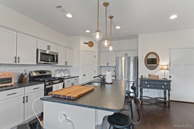 229 Hedgefield Drive, Prattville, AL 36066