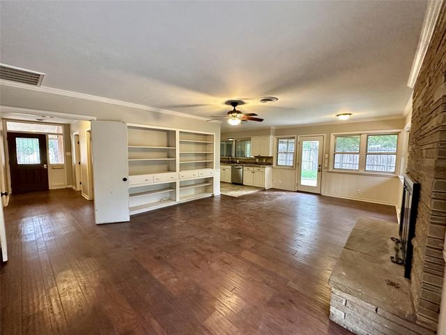 1926 Laurelwood Drive, Denton, TX 76209