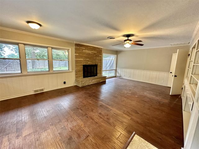 1926 Laurelwood Drive, Denton, TX 76209
