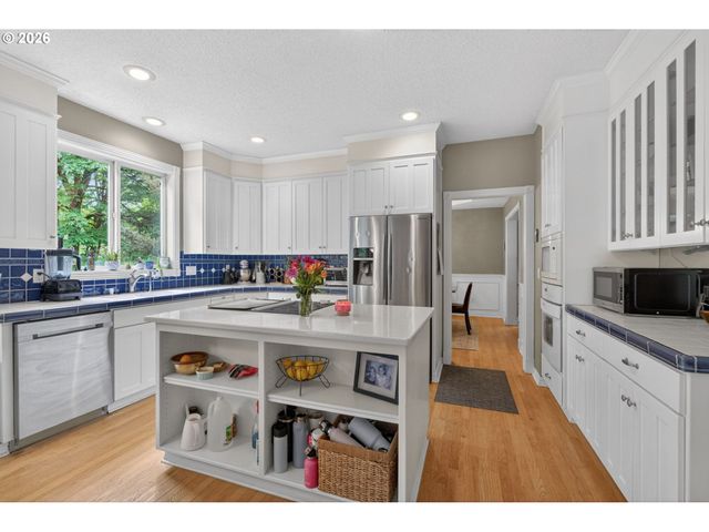 1925 Nw NORFOLK Ct, Portland, OR 97229