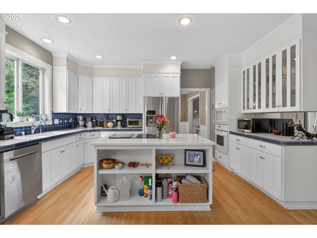 1925 Nw NORFOLK Ct, Portland, OR 97229
