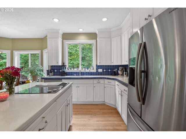 1925 Nw NORFOLK Ct, Portland, OR 97229