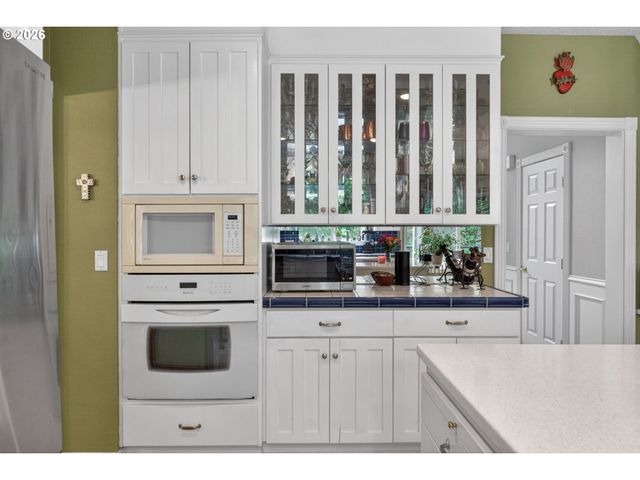 1925 Nw NORFOLK Ct, Portland, OR 97229