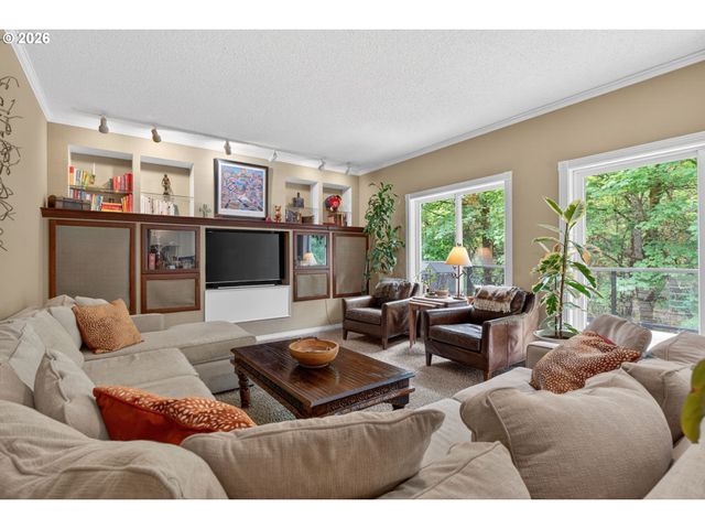 1925 Nw NORFOLK Ct, Portland, OR 97229