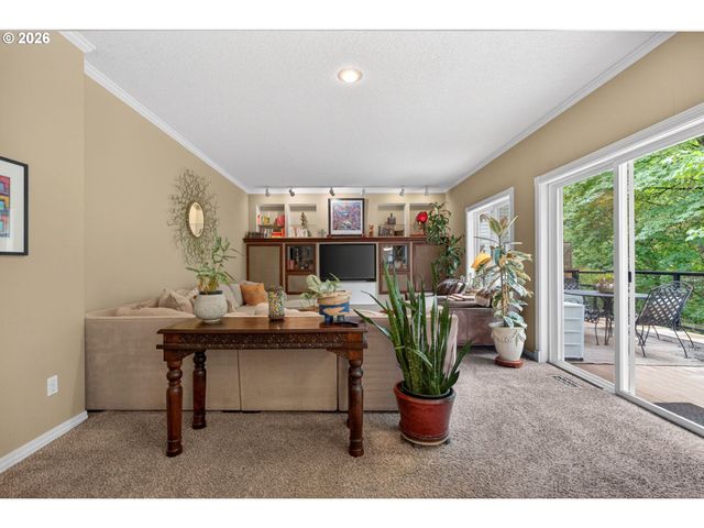 1925 Nw NORFOLK Ct, Portland, OR 97229