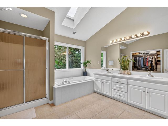 1925 Nw NORFOLK Ct, Portland, OR 97229