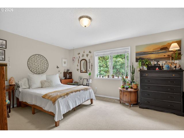 1925 Nw NORFOLK Ct, Portland, OR 97229