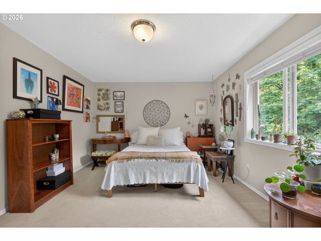 1925 Nw NORFOLK Ct, Portland, OR 97229
