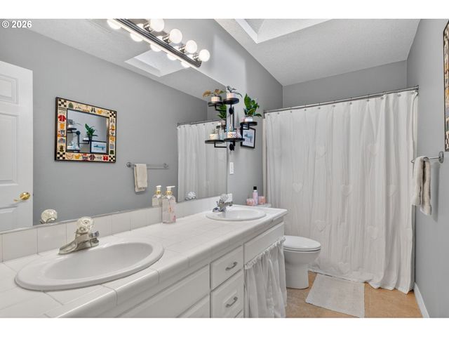 1925 Nw NORFOLK Ct, Portland, OR 97229