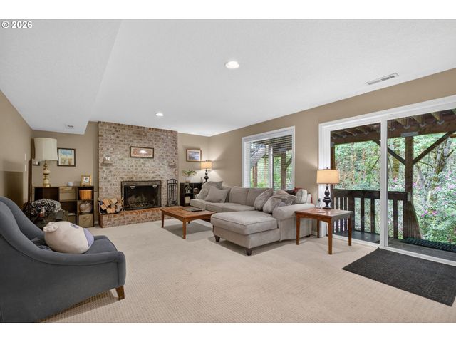 1925 Nw NORFOLK Ct, Portland, OR 97229