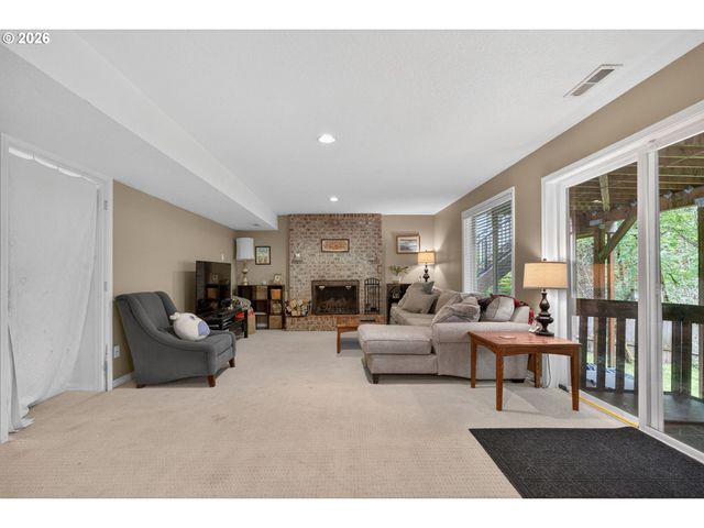 1925 Nw NORFOLK Ct, Portland, OR 97229
