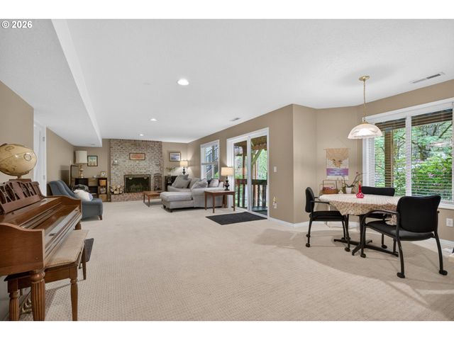 1925 Nw NORFOLK Ct, Portland, OR 97229